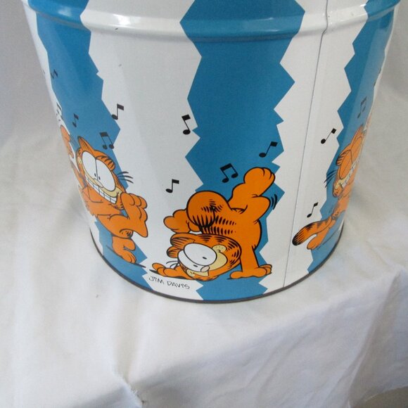 Garfield Large Covered Tin with Lid - Picture 3 of 12